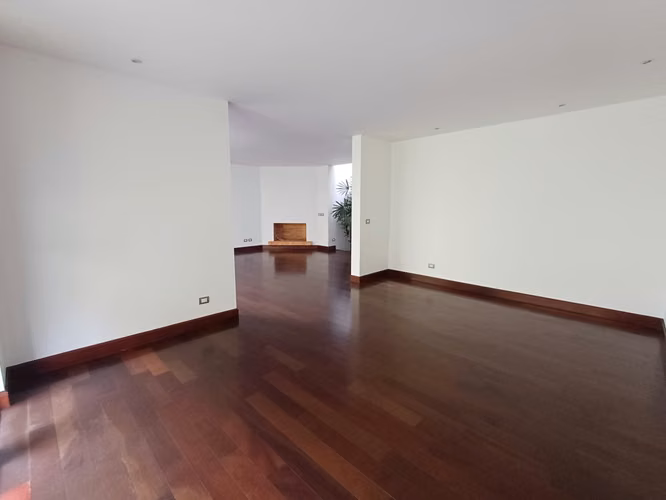 RENTA DE AMPLIA VIVIENDA EN CASCO DE SAN RAFAEL - Miniatura 5