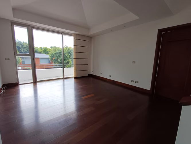RENTA DE AMPLIA VIVIENDA EN CASCO DE SAN RAFAEL - Miniatura 14