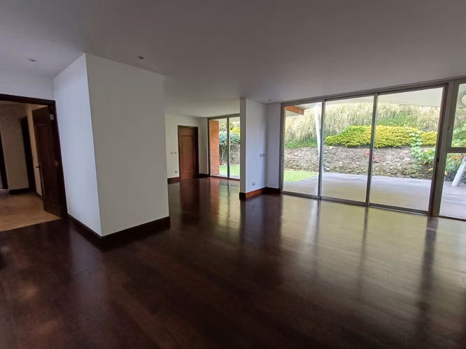 RENTA DE AMPLIA VIVIENDA EN CASCO DE SAN RAFAEL - Miniatura 6