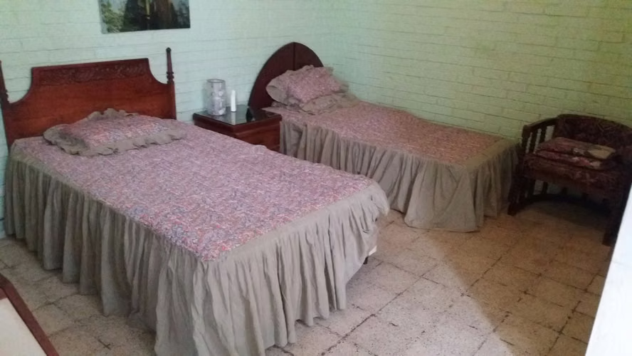 Habitación individual para estudiante o profesional Toledo zona 7 - Image 1