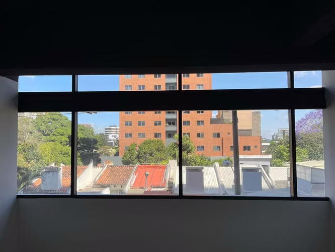 Oficina en Zona 10 - Miniatura 2
