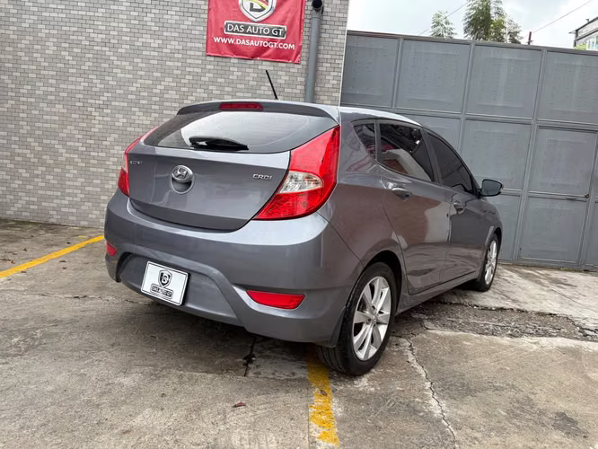 Hyundai Accent GLS CRDi de Agencia Modelo 2017 - Imagen 3