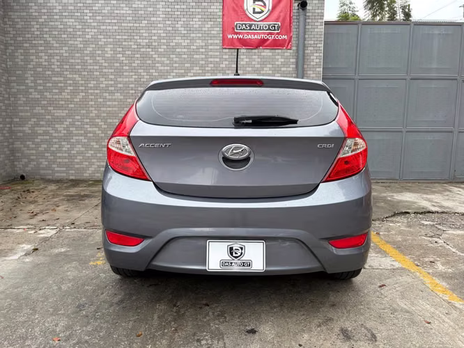 Hyundai Accent GLS CRDi de Agencia Modelo 2017 - Imagen 4