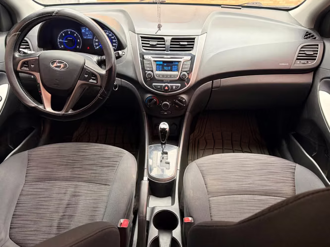 Hyundai Accent GLS CRDi de Agencia Modelo 2017 - Imagen 13