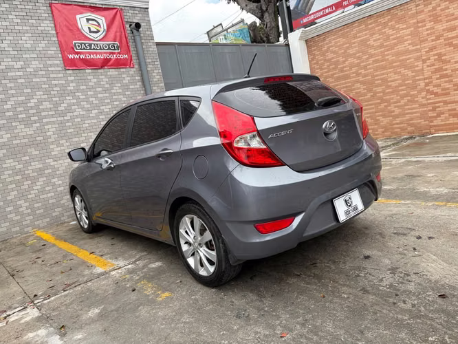 Hyundai Accent GLS CRDi de Agencia Modelo 2017 - Imagen 5