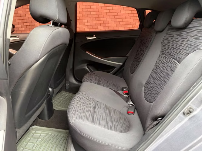 Hyundai Accent GLS CRDi de Agencia Modelo 2017 - Imagen 12