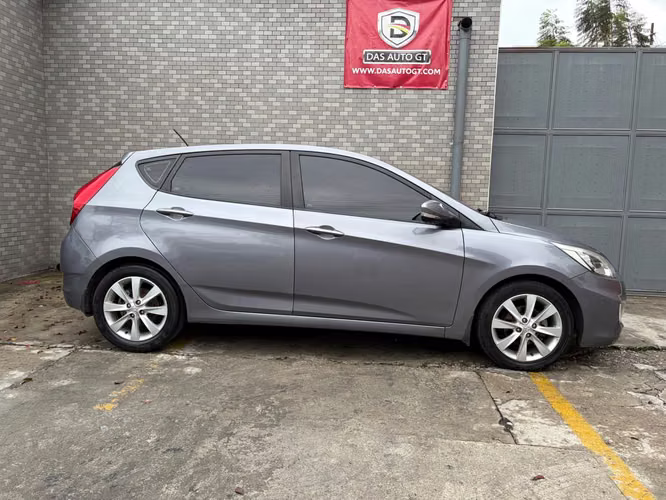 Hyundai Accent GLS CRDi de Agencia Modelo 2017 - Imagen 2