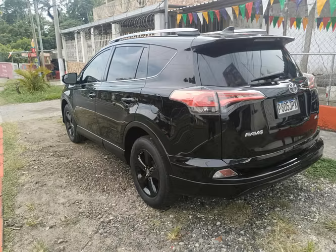 TOYOTA RAV 4 LE 2017
