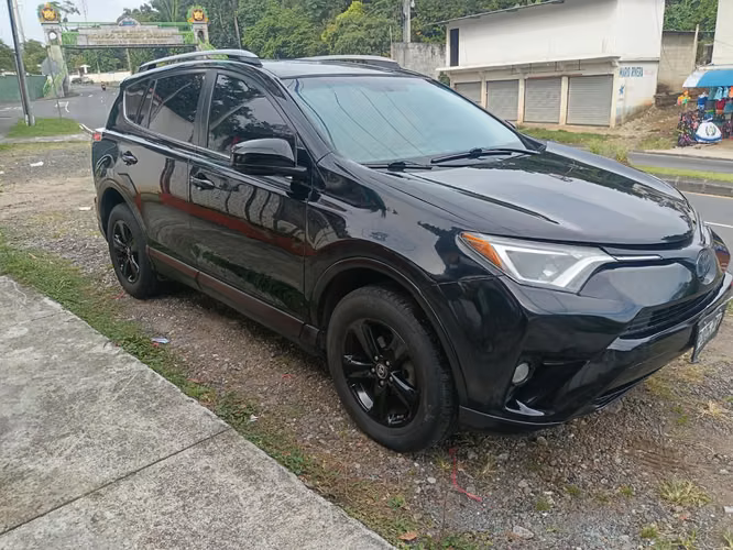 TOYOTA RAV 4 LE 2017