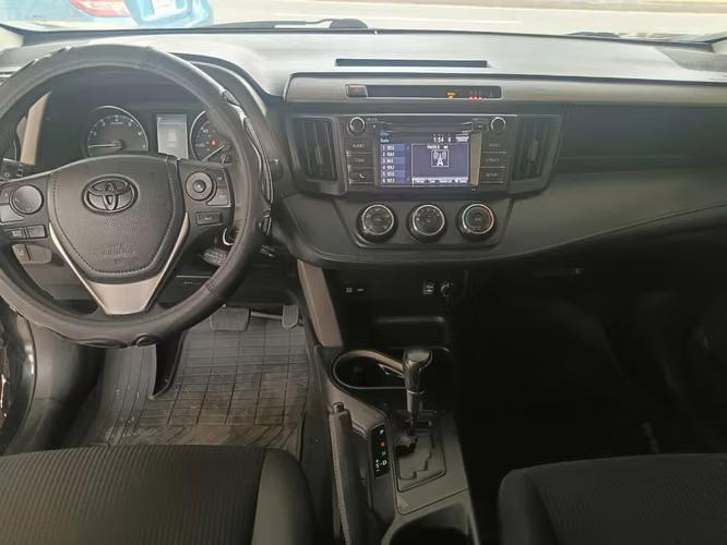 TOYOTA RAV 4 LE 2017