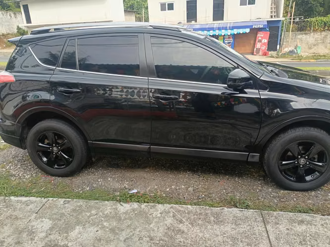 TOYOTA RAV 4 LE 2017