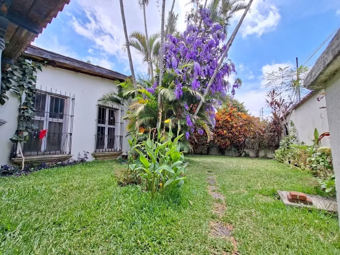 VENDO CASA EN ZONA 12 - FUERA DE GARITA