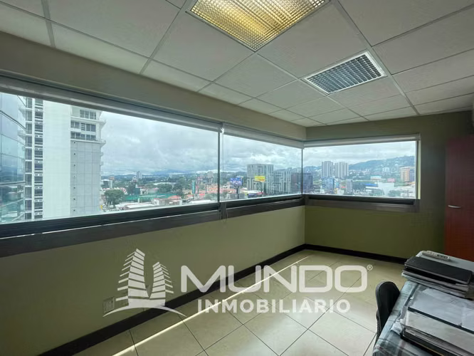 OFICINA EN VENTA EN ZONA 10