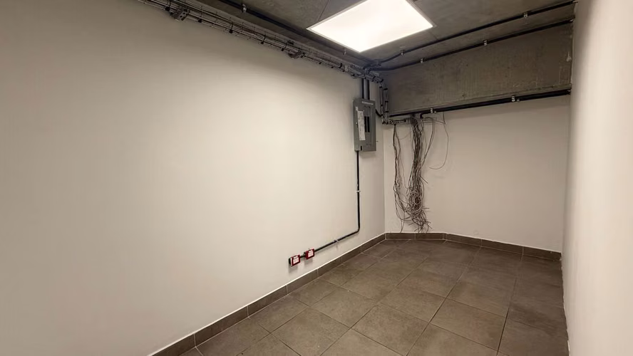 Bodega con oficinas y elevador de carga en renta en zona 4 de Mixco - Imagen 17