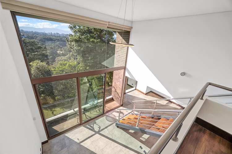 Hermoso apartamento tipo loft de 2 niveles en venta – VIÚ Cayalá - Imagen 7