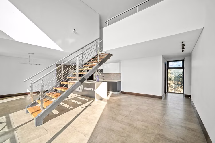 Hermoso apartamento tipo loft de 2 niveles en venta – VIÚ Cayalá - Imagen 2