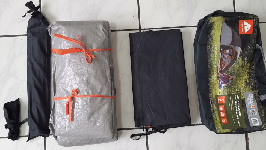 Tienda para acampar Ozark Trail con capacidad para 3 personas - Nuevo. Lo instalé en casa una vez. - Imagen 3