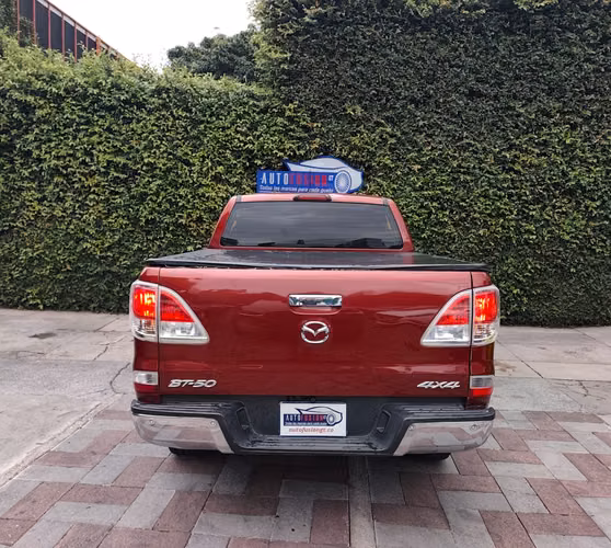 Mazda Bt-50 4x4 Dbl. Cab. de agencia  Modelo 2015  - Imagen 5