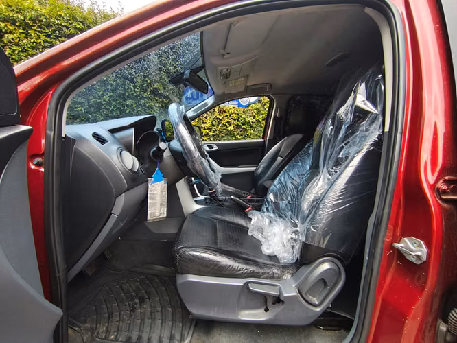 Mazda Bt-50 4x4 Dbl. Cab. de agencia  Modelo 2015  - Imagen 12