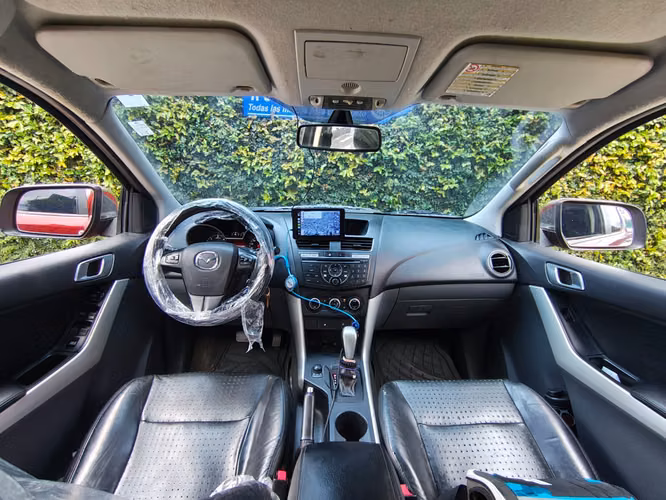 Mazda Bt-50 4x4 Dbl. Cab. de agencia  Modelo 2015  - Imagen 7