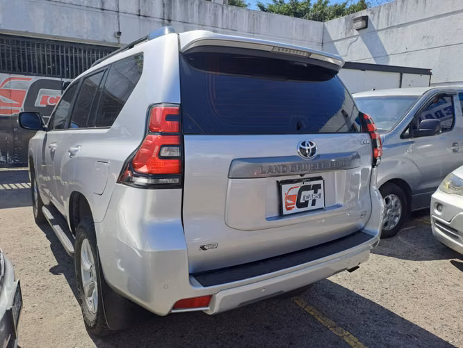 Toyota Land Cruiser Prado TXL 2020 de Agencia Automática y Triptonic 4x4 Turbo Diésel un dueño  - Imagen 4
