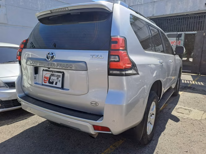 Toyota Land Cruiser Prado TXL 2020 de Agencia Automática y Triptonic 4x4 Turbo Diésel un dueño  - Imagen 2