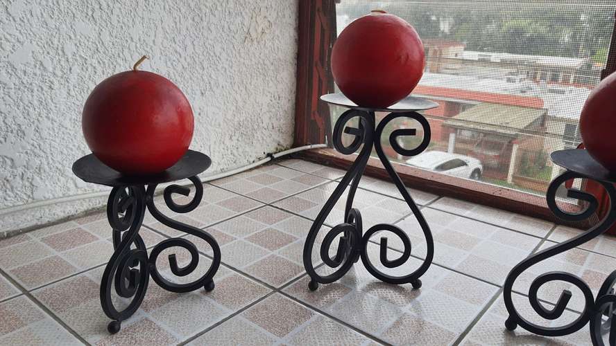 3 portavelas decorativos de hierro forjado en perfecto estado / 3 portavelas (3 velas incluidas)