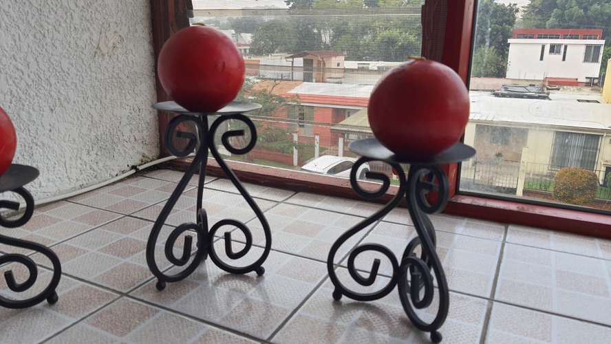 3 portavelas decorativos de hierro forjado en perfecto estado / 3 portavelas (3 velas incluidas)