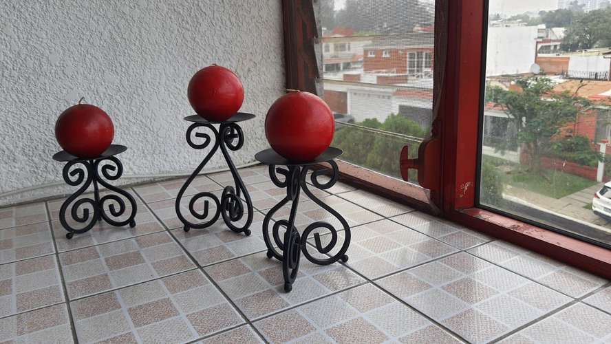 3 portavelas decorativos de hierro forjado en perfecto estado / 3 portavelas (3 velas incluidas)