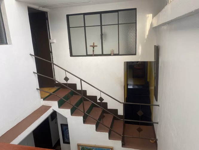 VENTA DE CASA de 2 niveles EN ZONA 1 (Cerca de la Liga Nacional de La Tuberculosis) - Imagen 5