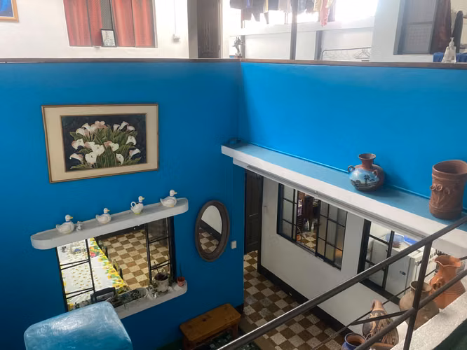 VENTA DE CASA de 2 niveles EN ZONA 1 (Cerca de la Liga Nacional de La Tuberculosis) - Imagen 7