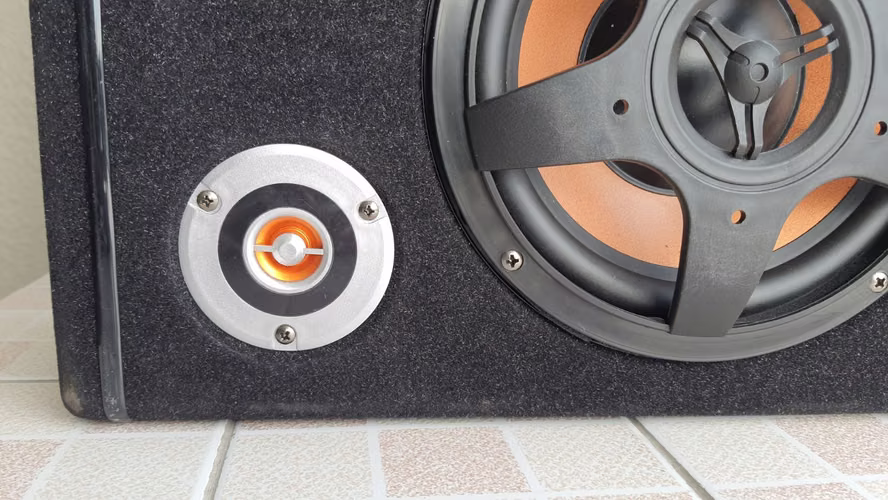 Subwoofer bocina amplificada para tu vehículo, Sin cables - Imagen 2