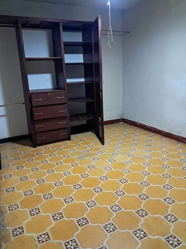 CASA EN VENTA EN ZONA 5 COLONIA ABRIL CERCA A LA IGLESIA PADRE CHEMITA - Imagen 11