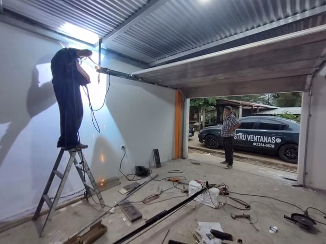PRECIO ESPECIAL: Q7,500  YA INSTALADO PORTONES ELÉCTRICOS - Imagen 2