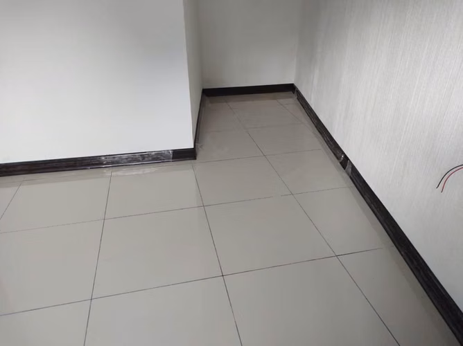 Zócalos de PVC Resistentes a la Humedad – Q75 ML - Imagen 2