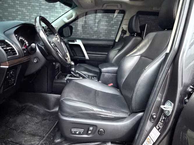 Toyota Land Cruiser Prado VX de Agencia Modelo 2021 - Imagen 8