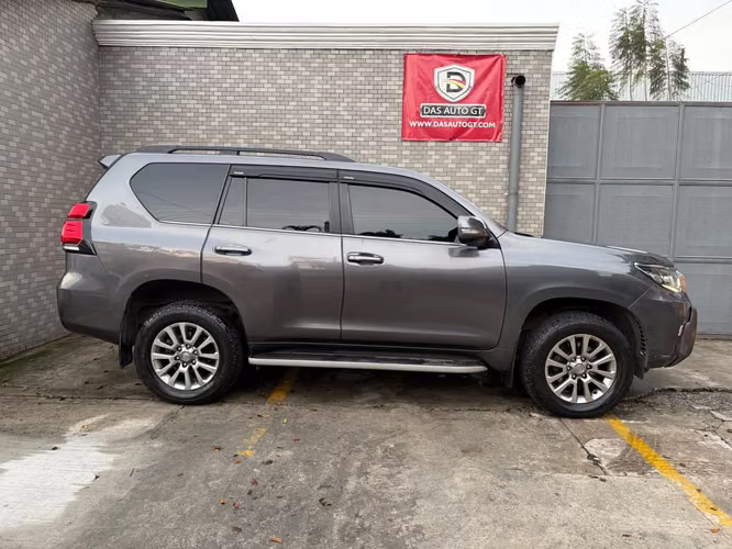Toyota Land Cruiser Prado VX de Agencia Modelo 2021 - Imagen 2