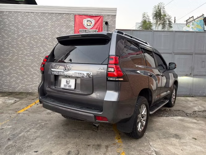 Toyota Land Cruiser Prado VX de Agencia Modelo 2021 - Imagen 3