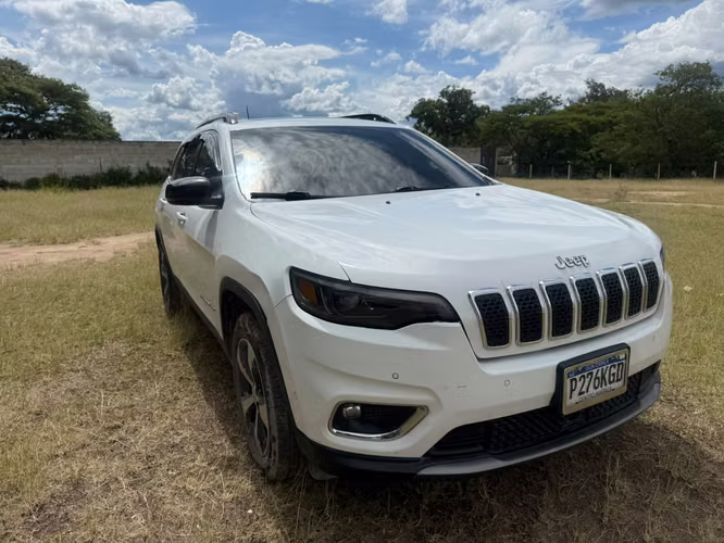 Powerful jeep cherokee