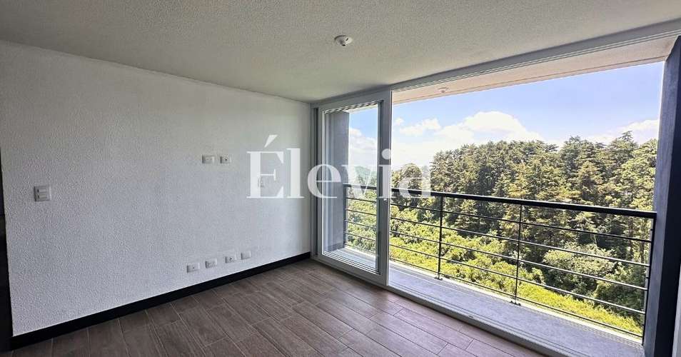 Apartamento de 82 m² en nivel alto | 3 habitaciones, 2 parqueos y amenidades - Imagen 2