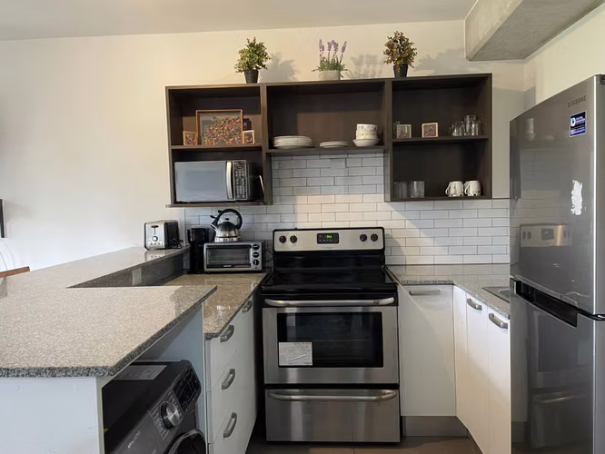 Apartamento Amueblado de 1 Habitación en zona 10 - Imagen 2