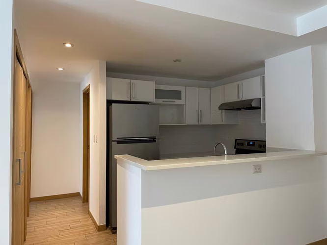 Apartamento de 2 Habitaciones en zona 10 Boulevard Los Próceres - Imagen 2