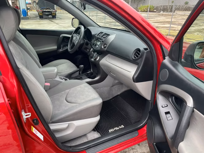 2010 TOYOTA RAV4 4X4 RECIEN INGRESADA !! - Imagen 7