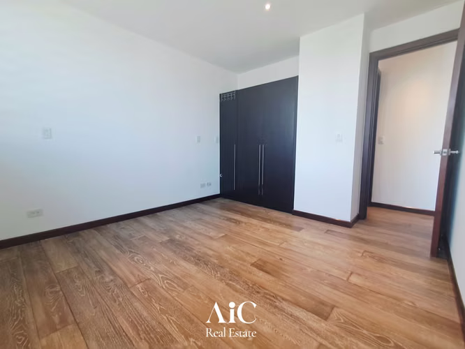 APARTAMENTO CON LÍNEA BLANCA,  EDIF. VHISTA, ZONA 15 - Imagen 7