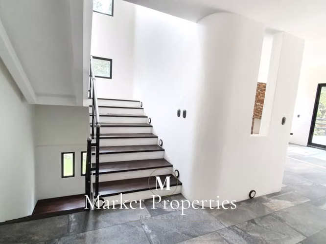 Casa en alquiler zona 16 las Cumbres de 6 dormitorios 