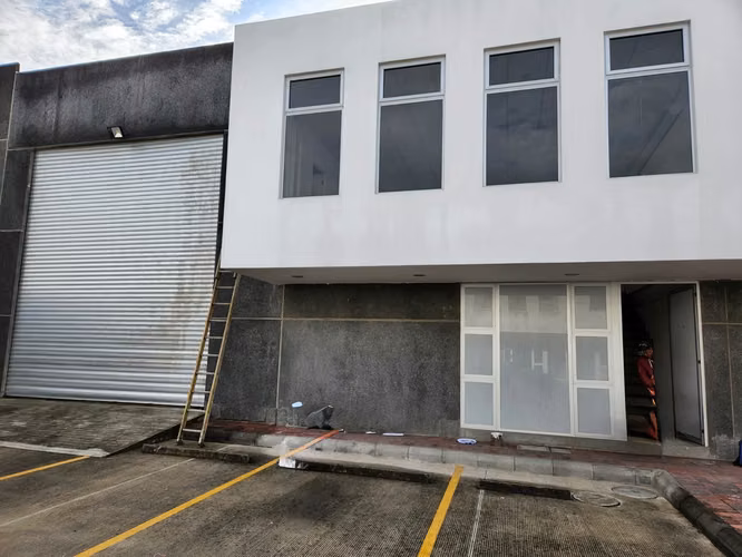 Ofi-bodega en alquiler entrada de carretera hacia San José Pinula - Miniatura 4