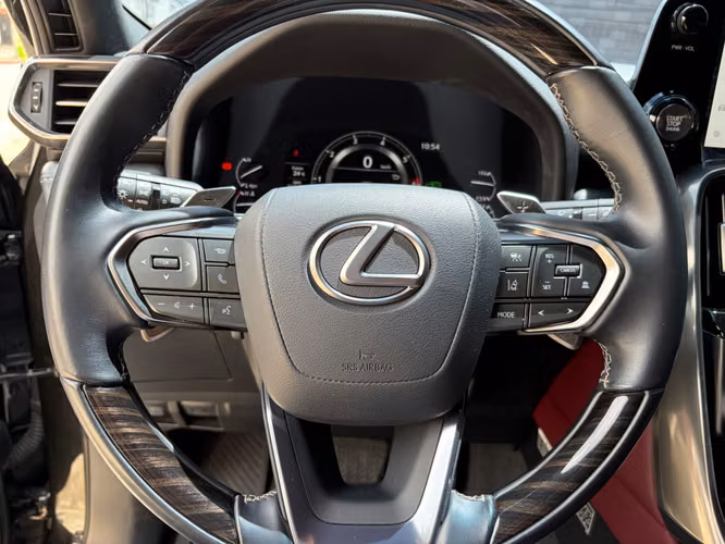 Lexus LX600 de Agencia Modelo 2024