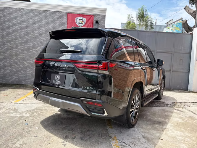 Lexus LX600 de Agencia Modelo 2024