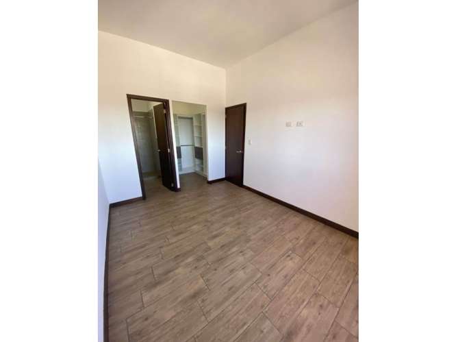 Apartamento en Renta Zona 10 - Imagen 5