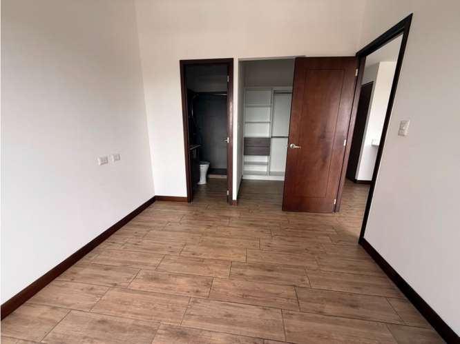 Apartamento en Renta Zona 10 - Imagen 4